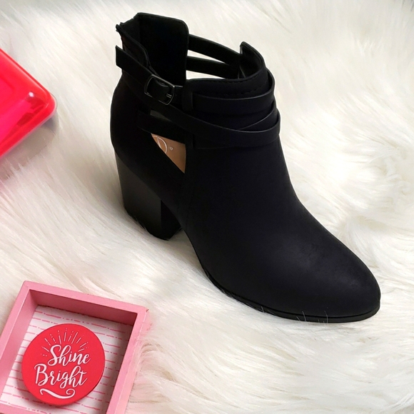 Delicious Shoes - Matte Black ankle boot with 3 straps
